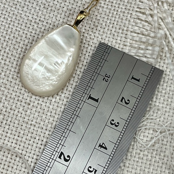 Genuine Vintage 14k Gold Mother-of-Pearl Teardrop Pendant, 7.1g, Stamped 14K - Picture 16 of 17